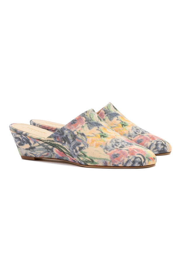 Larroudé X Markarian Venice Wedge In Ash Blue Floral Demetra