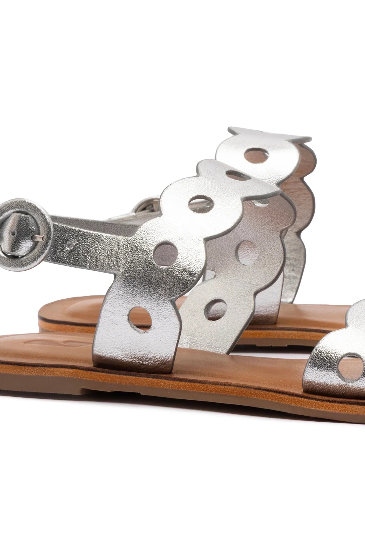 Larroude Florence Flat Sandal In Silver Metallic Leather