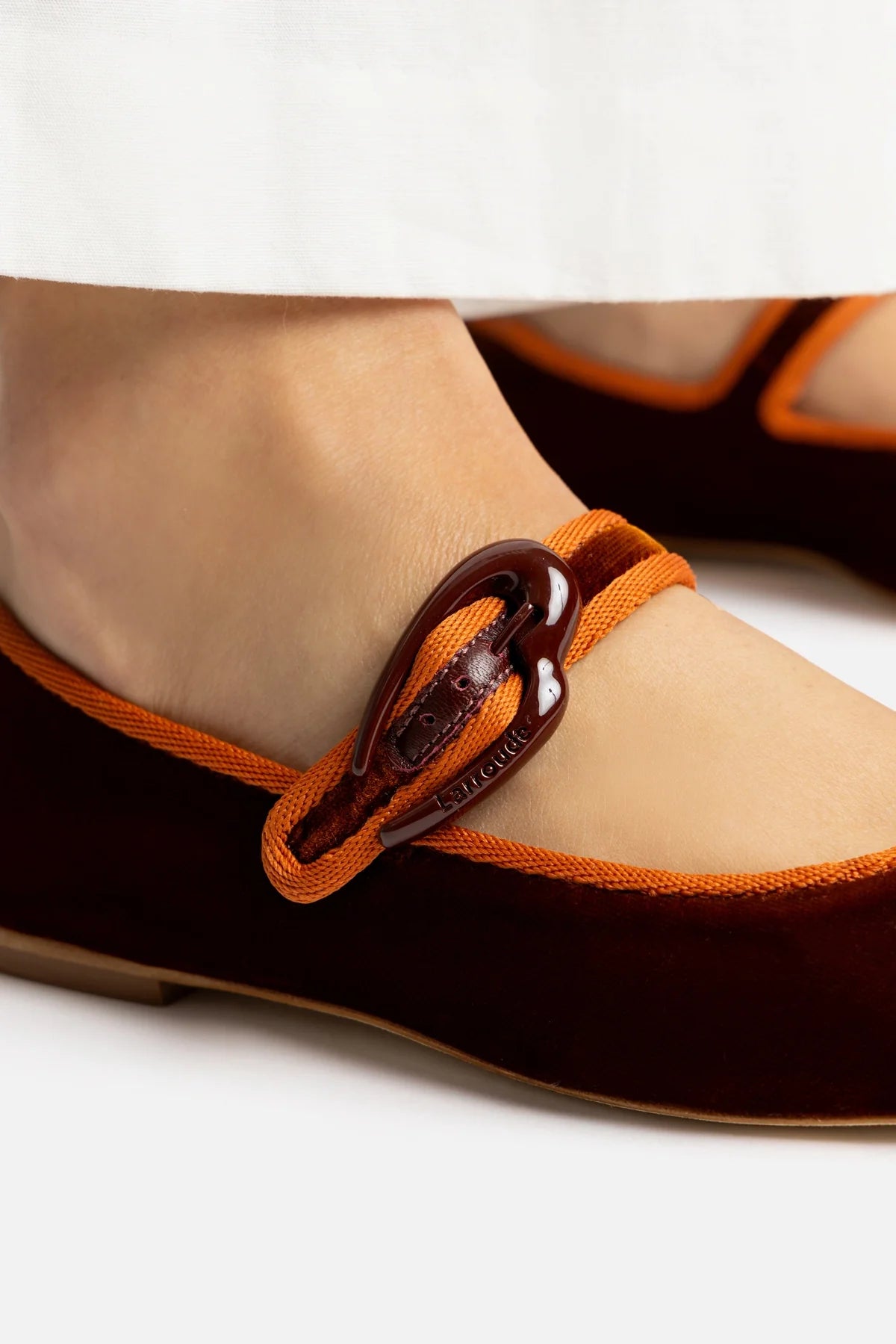 Larroude Verona Ballet Flat In Cuoio Velvet