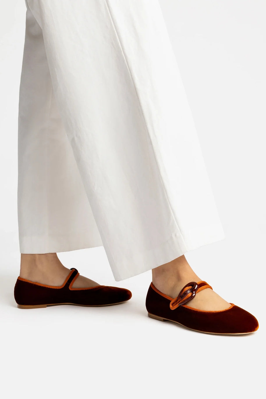 Larroude Verona Ballet Flat In Cuoio Velvet