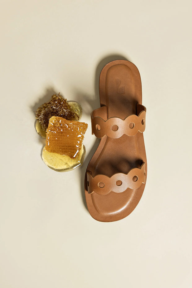 Larroude Florence Flat Mule In Light Caramel Leather