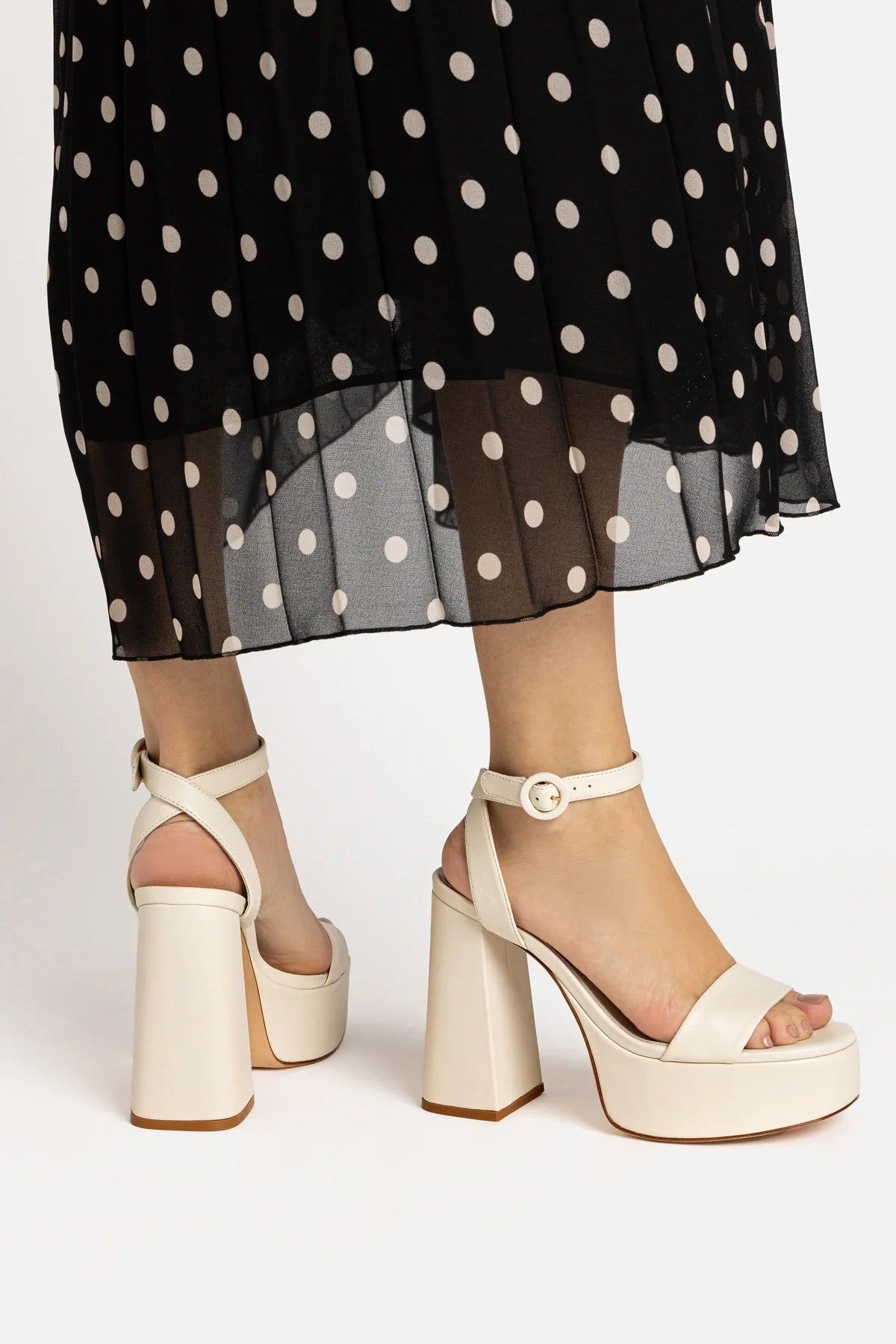 Larroude Dolly Sandal In Ivory Leather