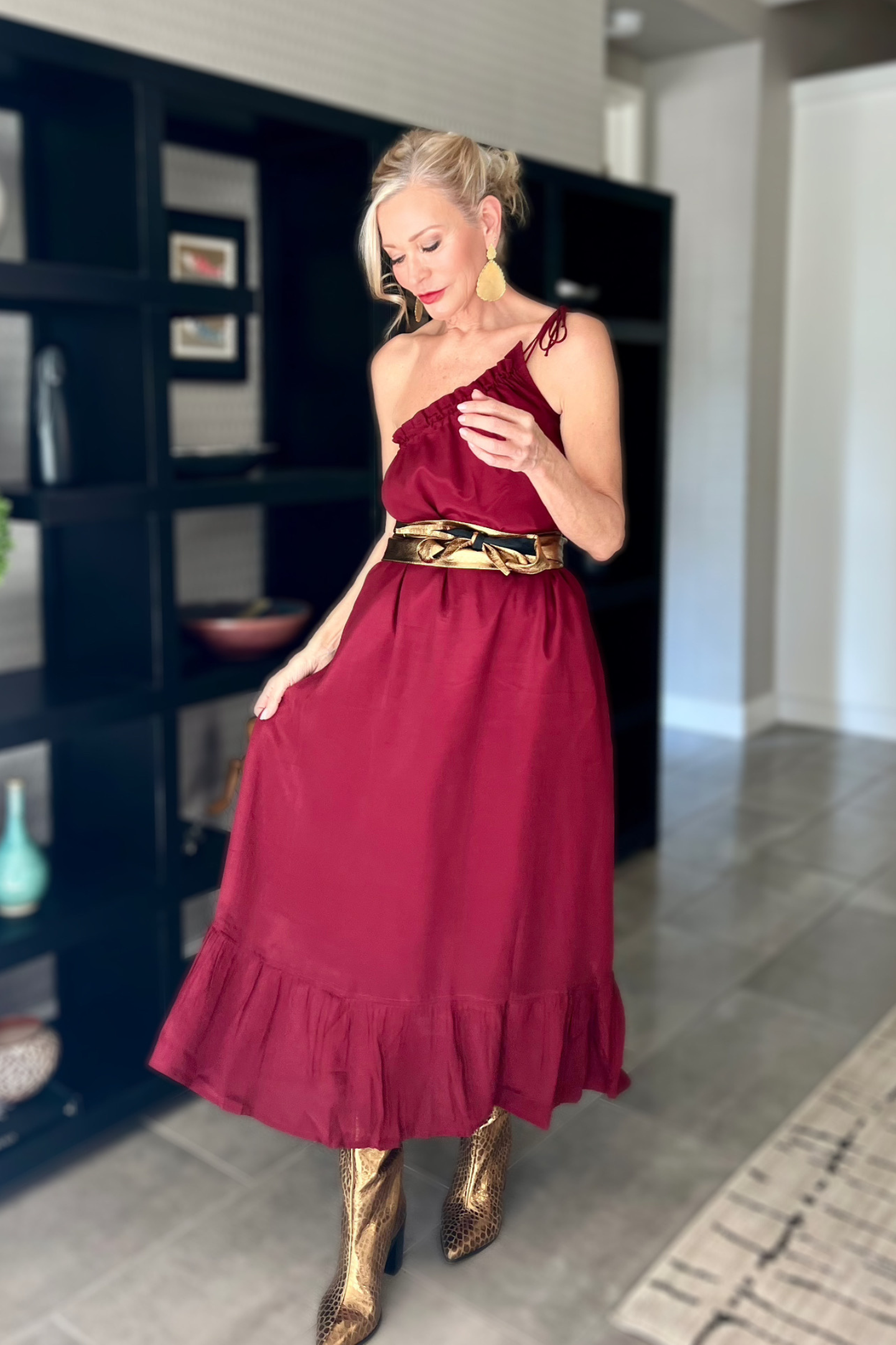 Reistor One-shoulder Midi dress in Burgundy