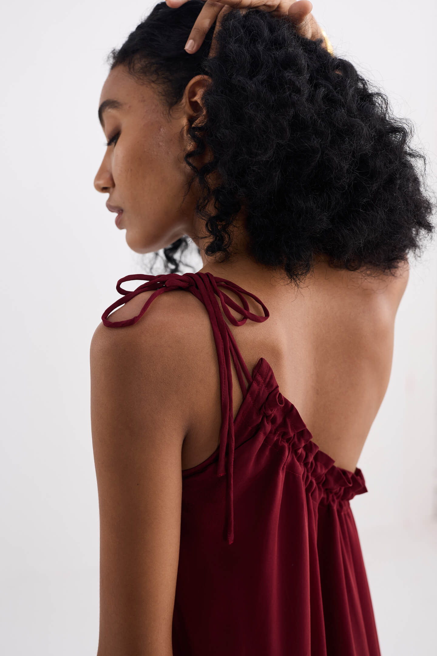 Reistor One-shoulder Midi dress in Burgundy