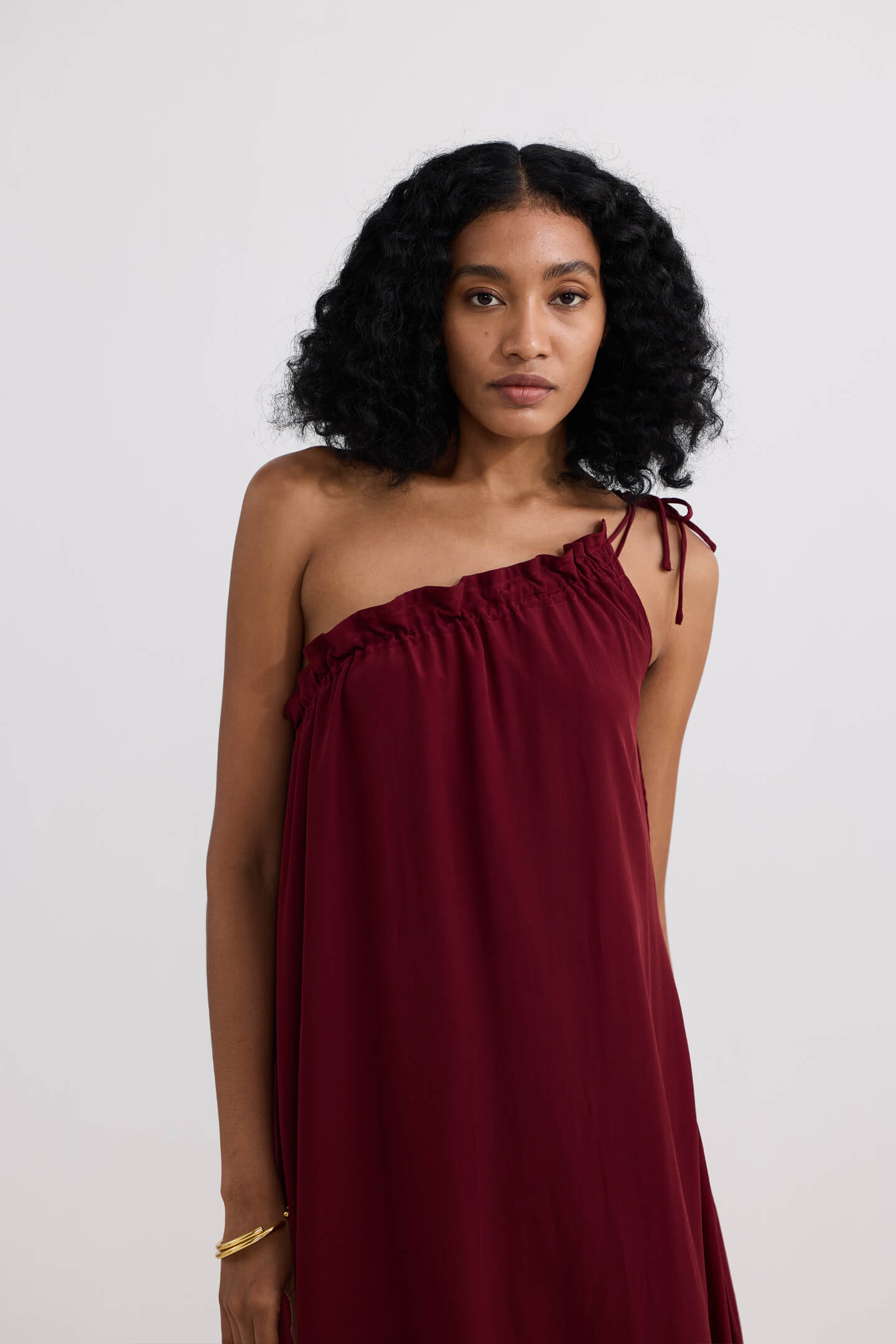 Reistor One-shoulder Midi dress in Burgundy