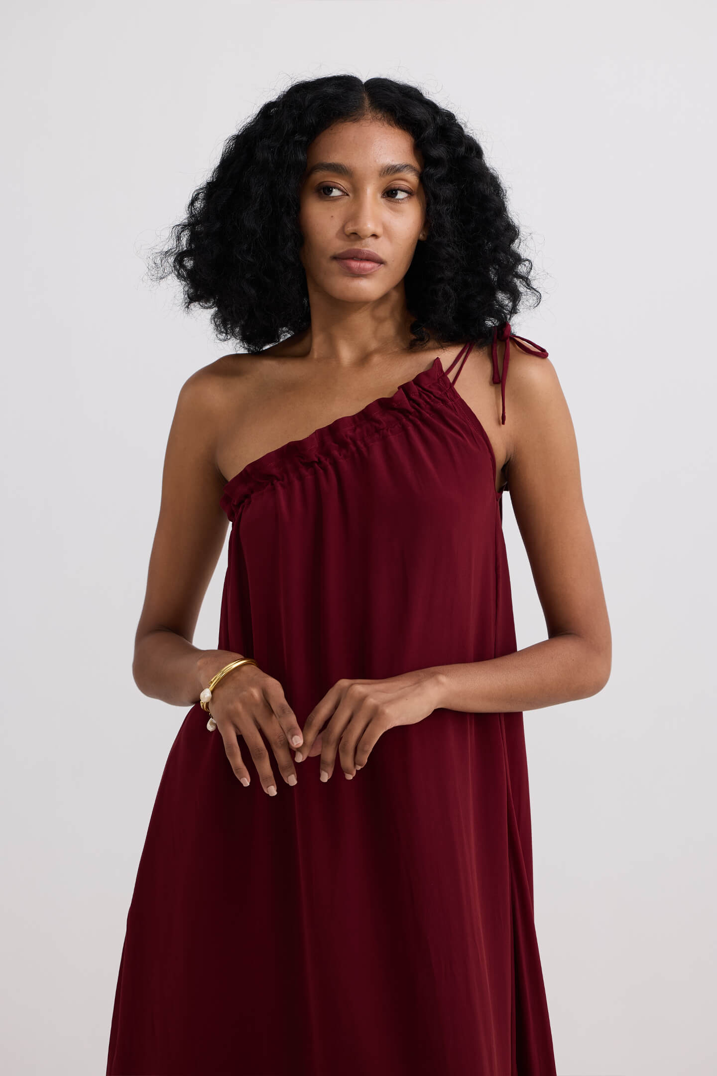 Reistor One-shoulder Midi dress in Burgundy