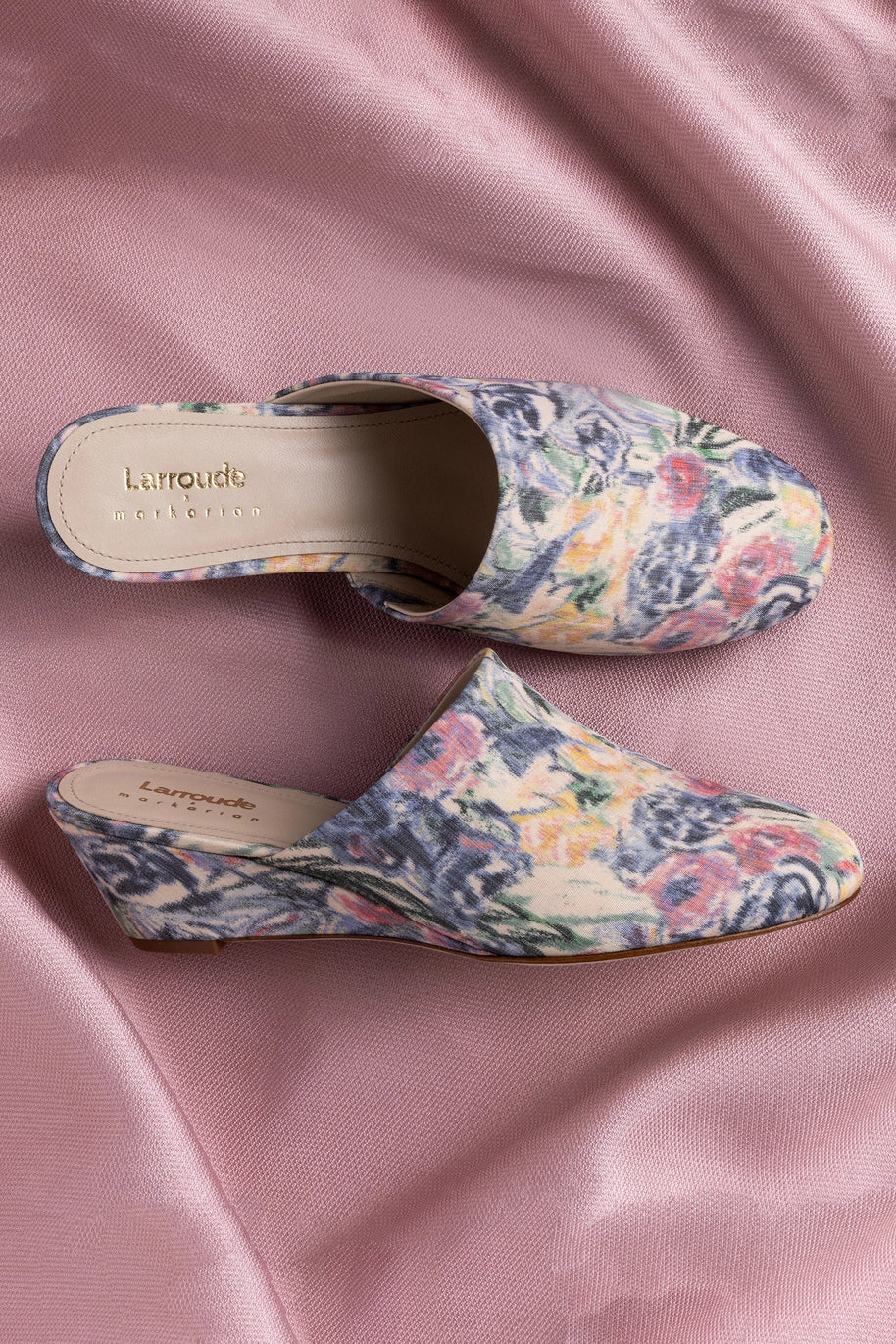Larroudé X Markarian Venice Wedge In Ash Blue Floral Demetra