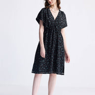 Reistor Gathered Knee-length Dress in Dark Blue Florals
