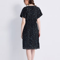 Reistor Gathered Knee-length Dress in Dark Blue Florals