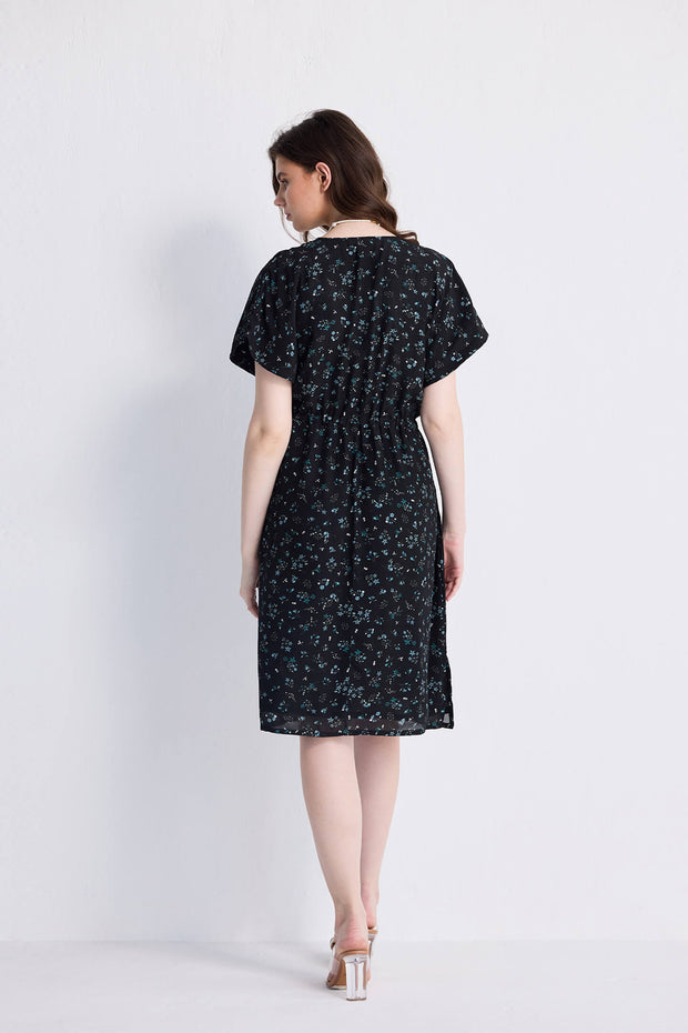 Reistor Gathered Knee-length Dress in Dark Blue Florals