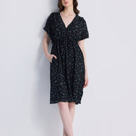 Reistor Gathered Knee-length Dress in Dark Blue Florals