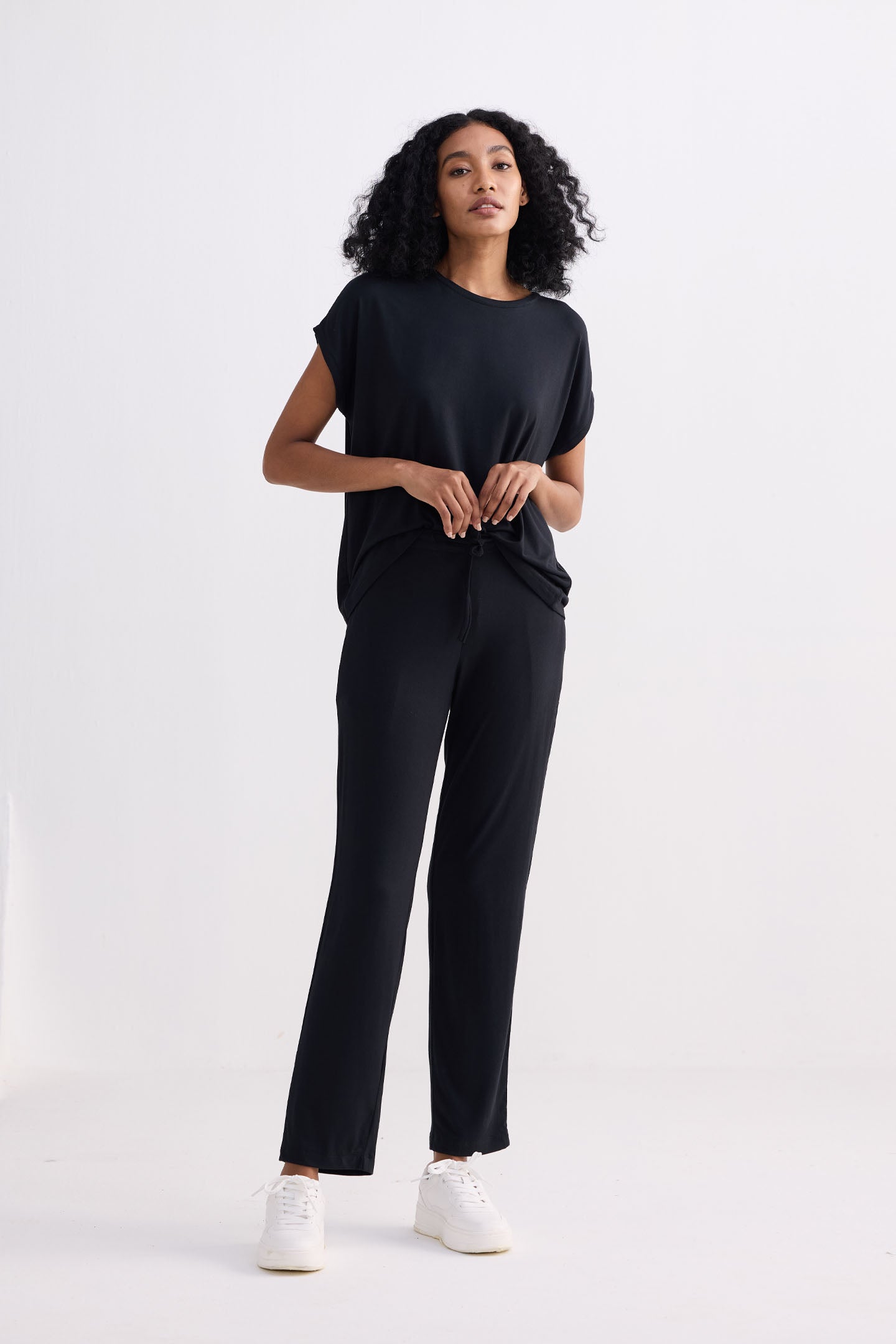 Reistor Relaxed Tee in Black