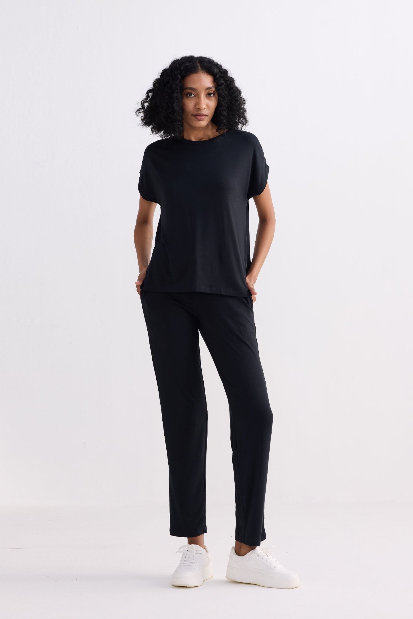 Reistor Relaxed Tee in Black
