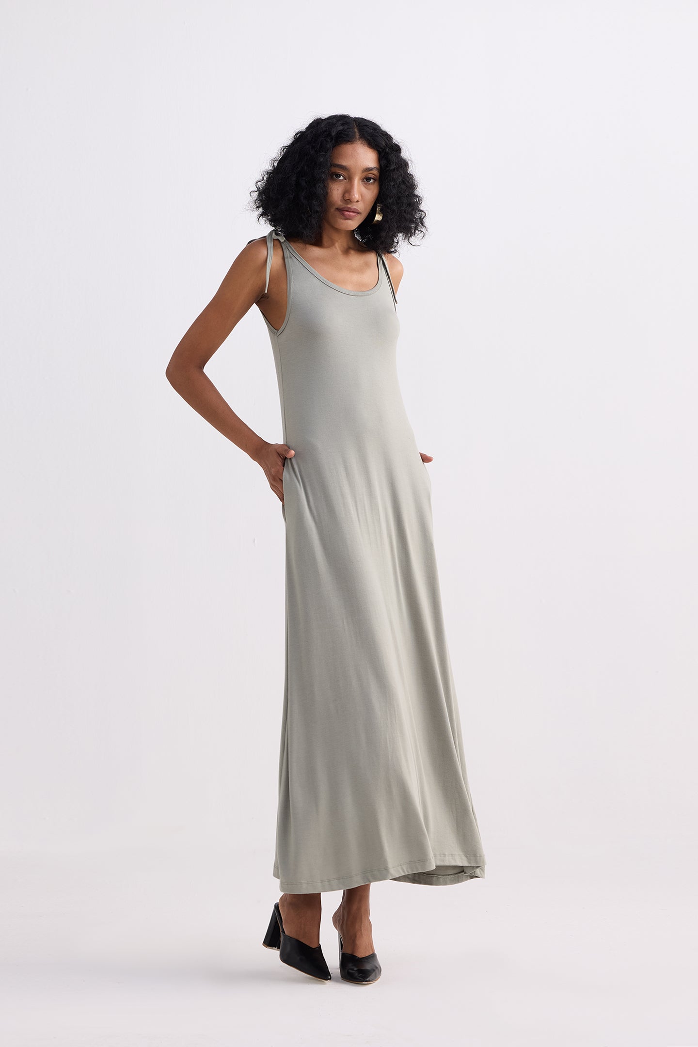 Reistor Tie-Detail Maxi Dress in Light Olive