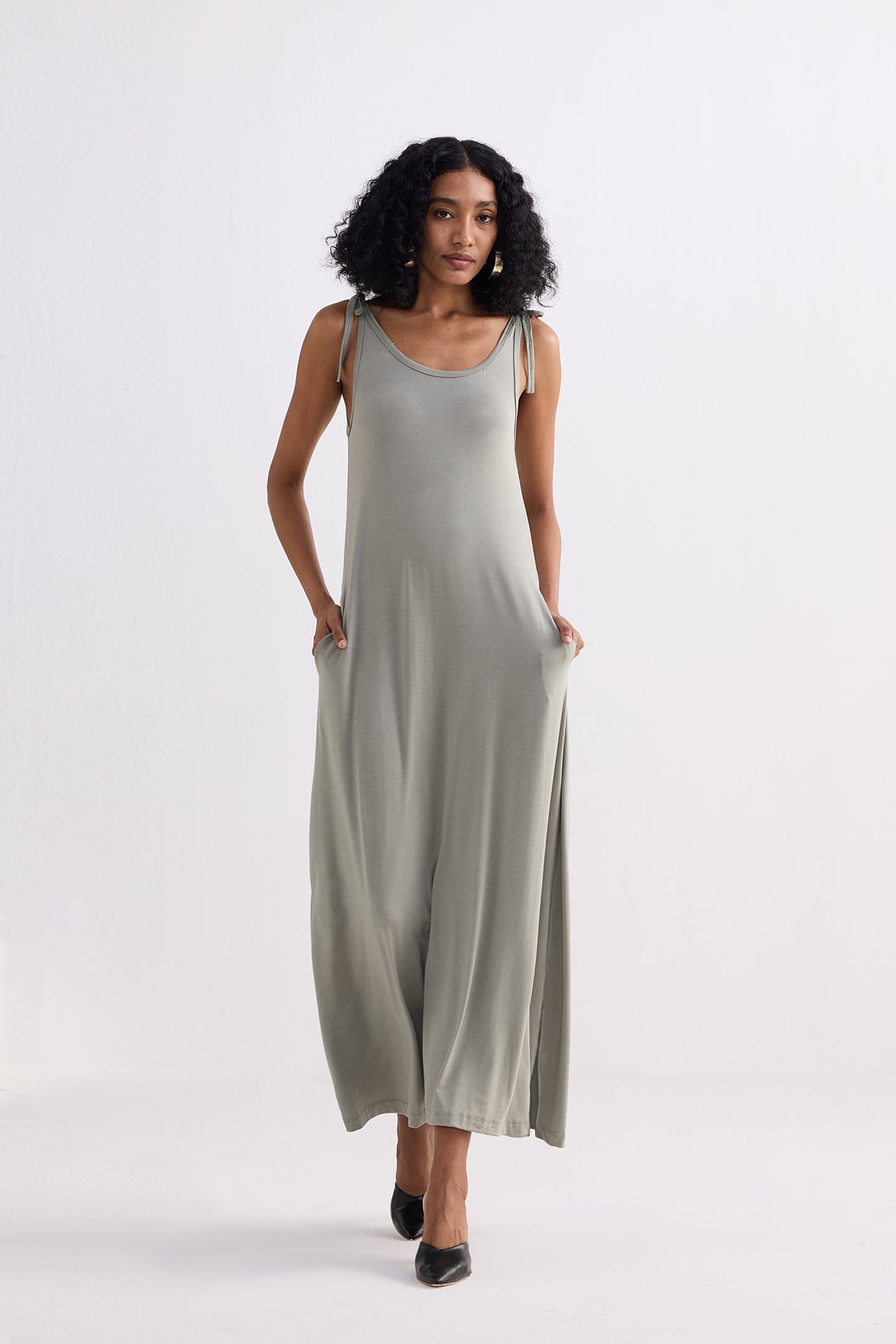 Reistor Tie-Detail Maxi Dress in Light Olive