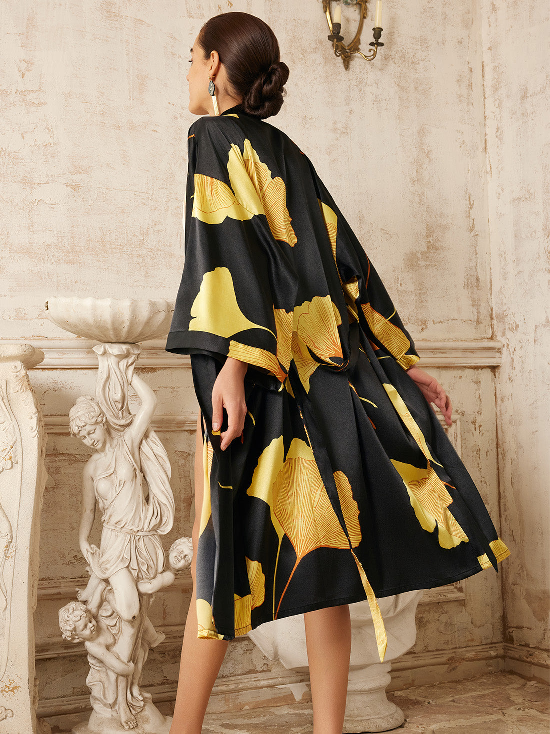 Ulivary Yellow Ginkgo Leaf Print Black Kimono Robe