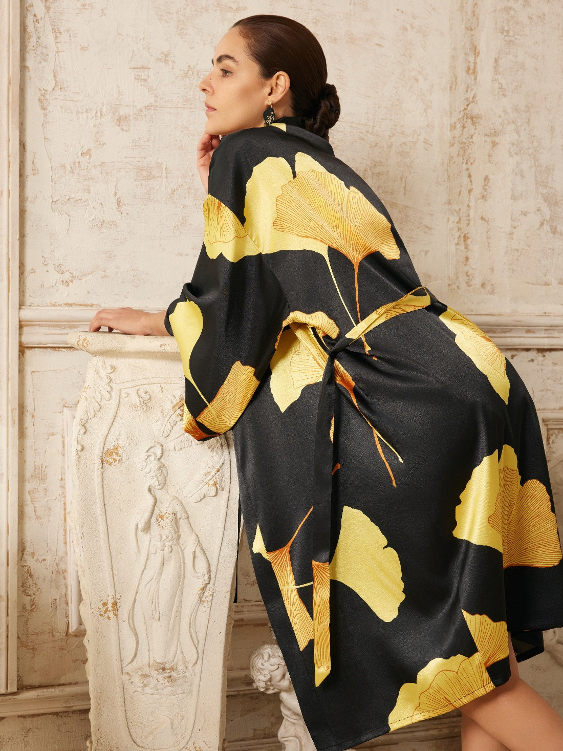 Ulivary Yellow Ginkgo Leaf Print Black Kimono Robe