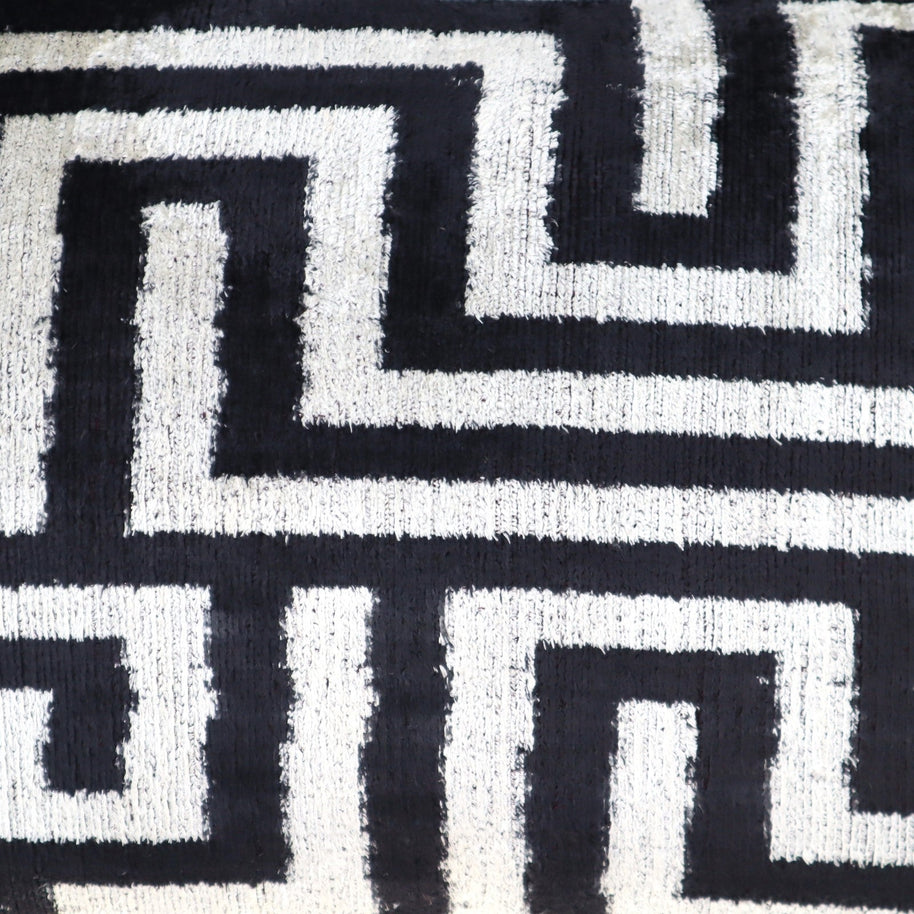 Canvello Luxury Decorative Black White Throw Pillow | 16 X 24 In (40 X 60 Cm)