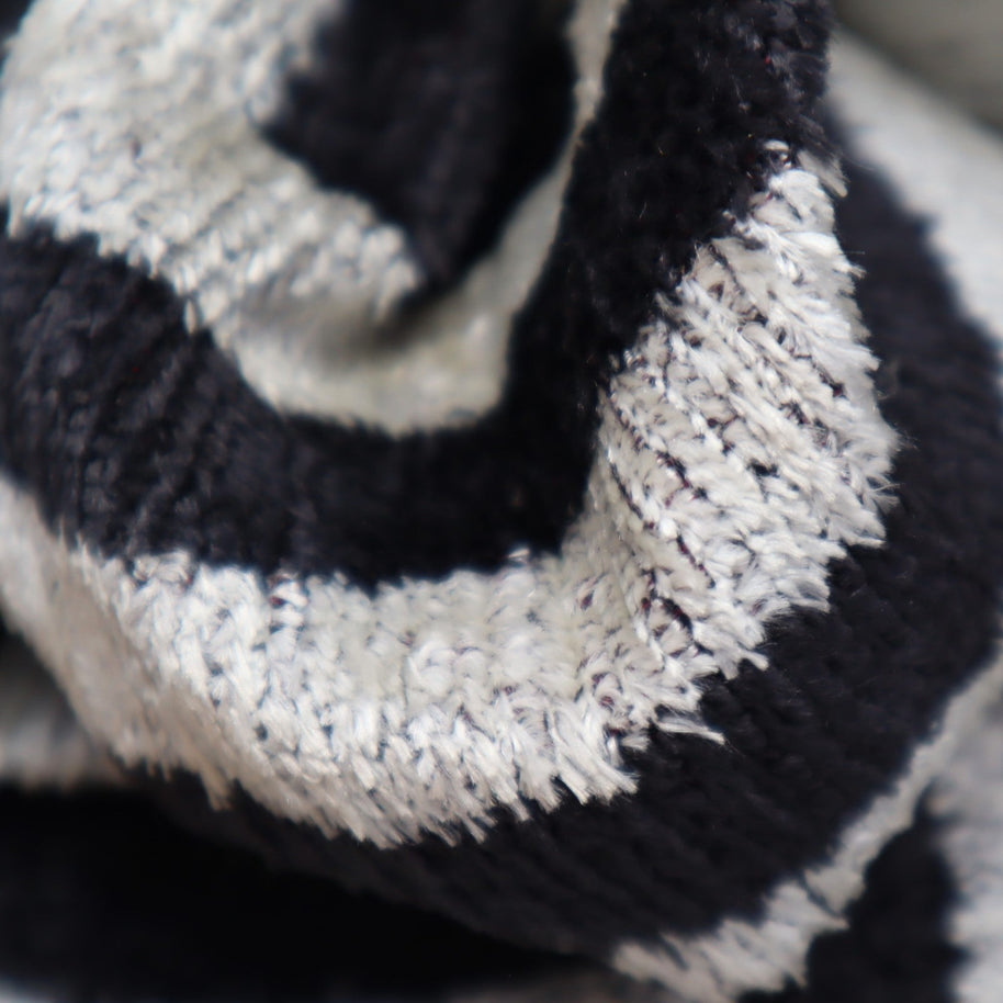 Canvello Luxury Decorative Black White Throw Pillow | 16 X 24 In (40 X 60 Cm)