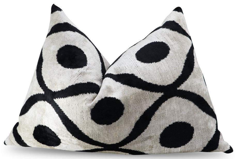 Canvello Luxury Decorative Black White Throw Pillow | 16 X 24 In (40 X 60 Cm)