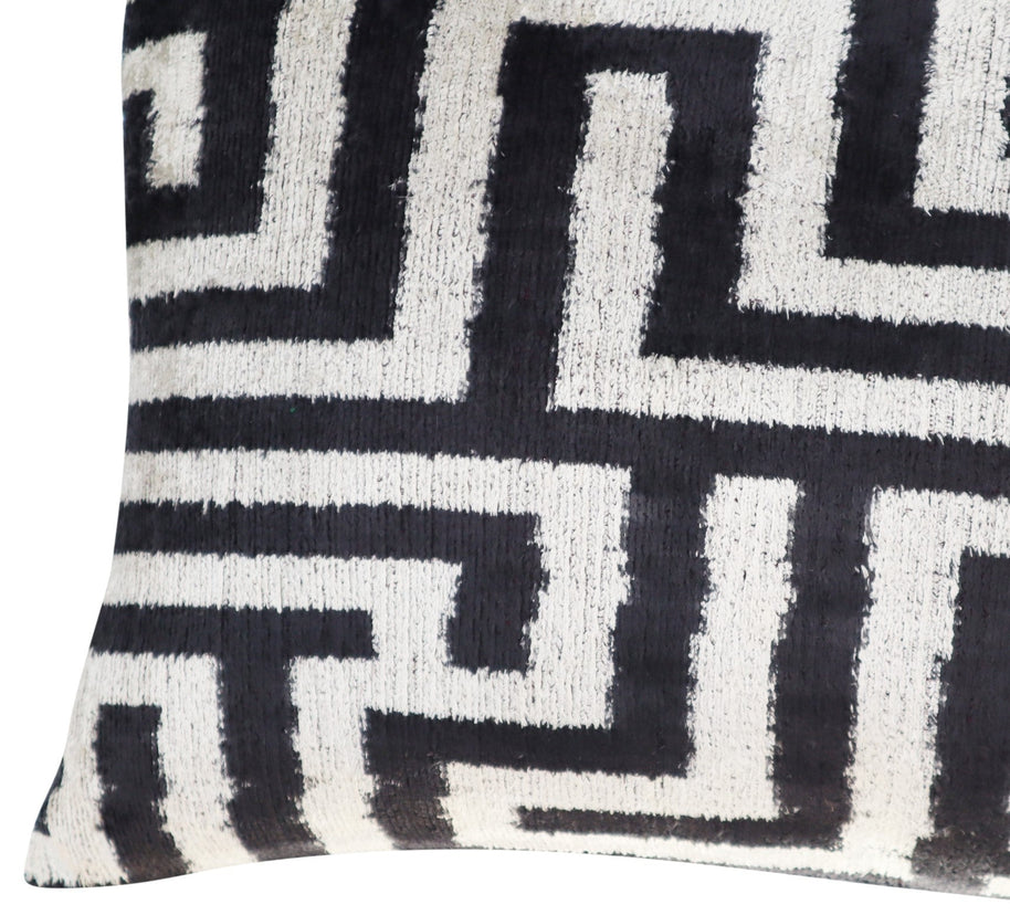Canvello Luxury Decorative Black White Throw Pillow | 16 X 24 In (40 X 60 Cm)
