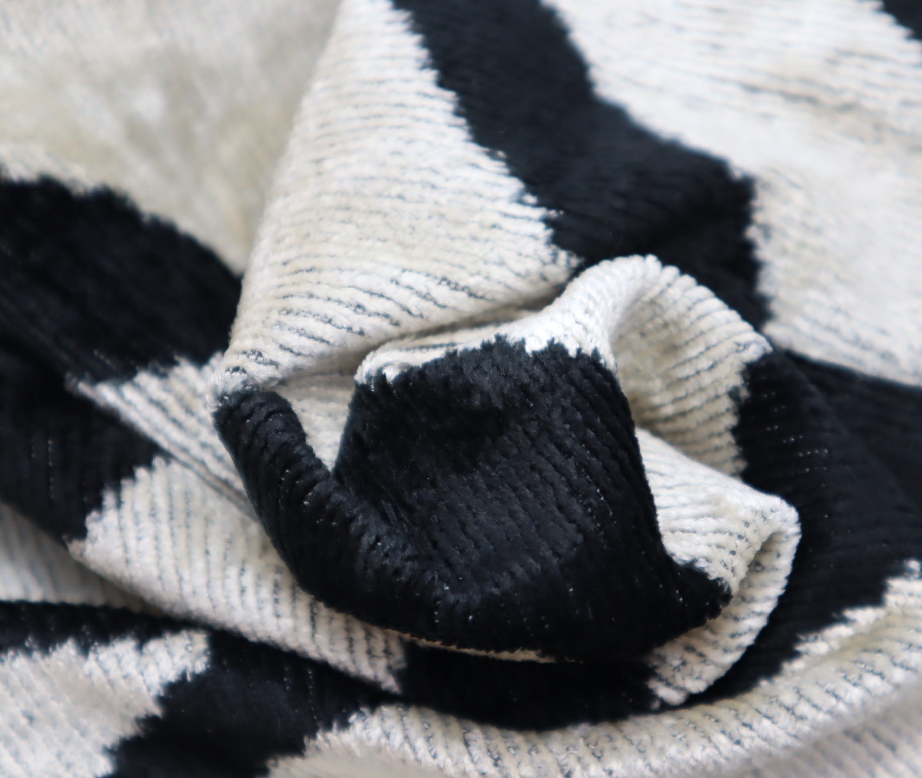 Canvello Luxury Decorative Black White Throw Pillow | 16 X 24 In (40 X 60 Cm)