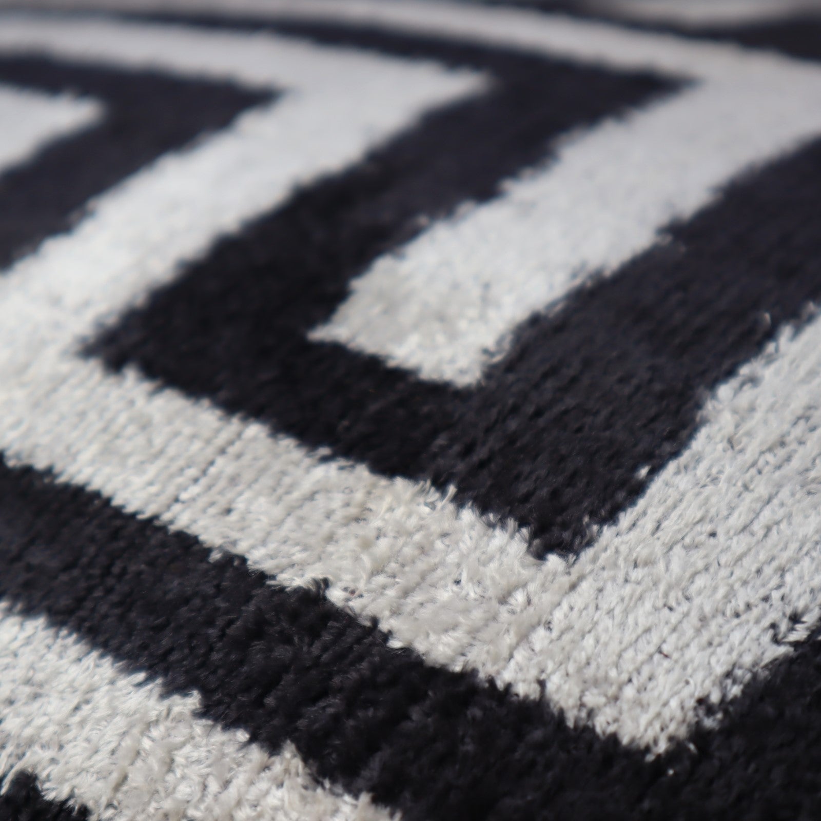 Canvello Luxury Decorative Black White Throw Pillow | 16 X 24 In (40 X 60 Cm)