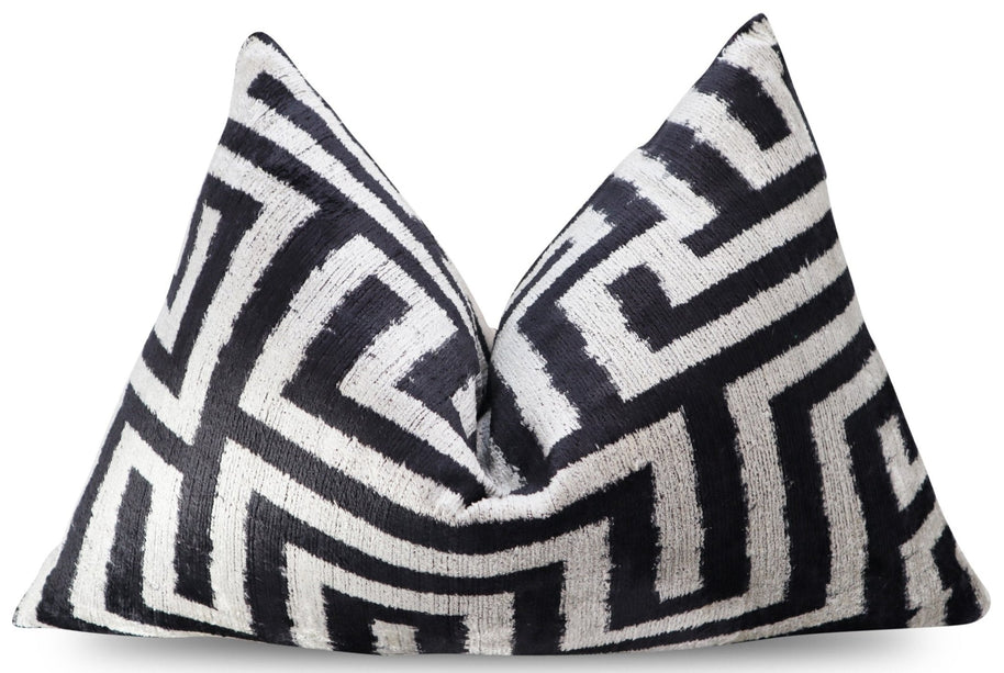 Canvello Luxury Decorative Black White Throw Pillow | 16 X 24 In (40 X 60 Cm)