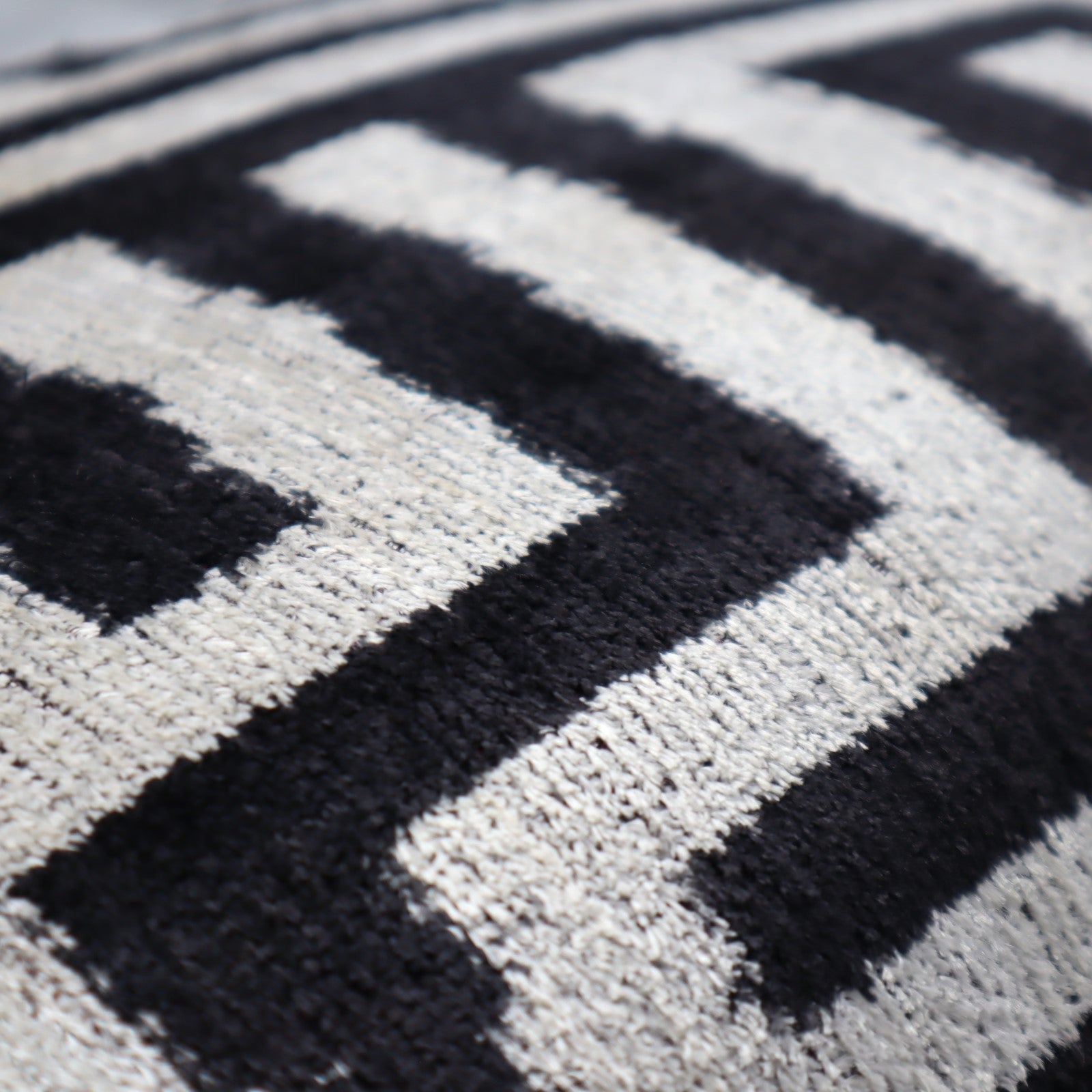 Canvello Luxury Decorative Black White Throw Pillow | 16 X 24 In (40 X 60 Cm)