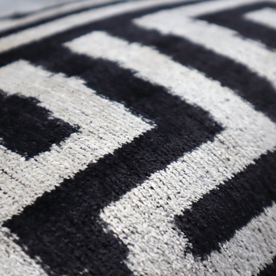 Canvello Luxury Decorative Black White Throw Pillow | 16 X 24 In (40 X 60 Cm)