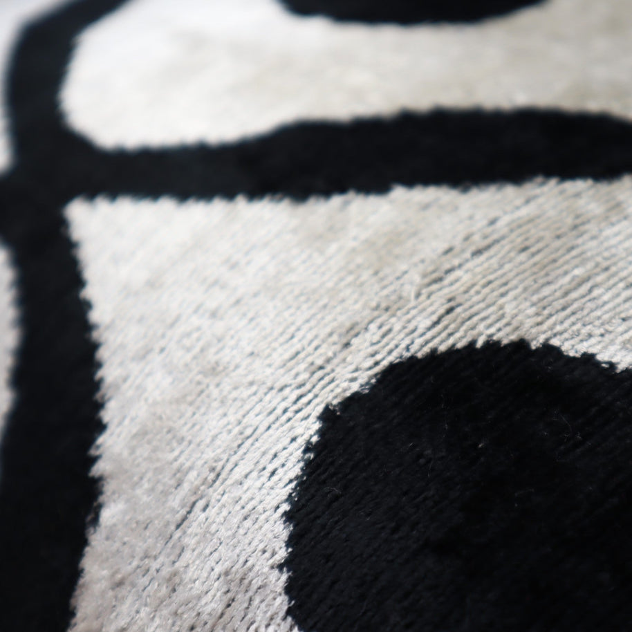 Canvello Luxury Decorative Black White Throw Pillow | 16 X 24 In (40 X 60 Cm)