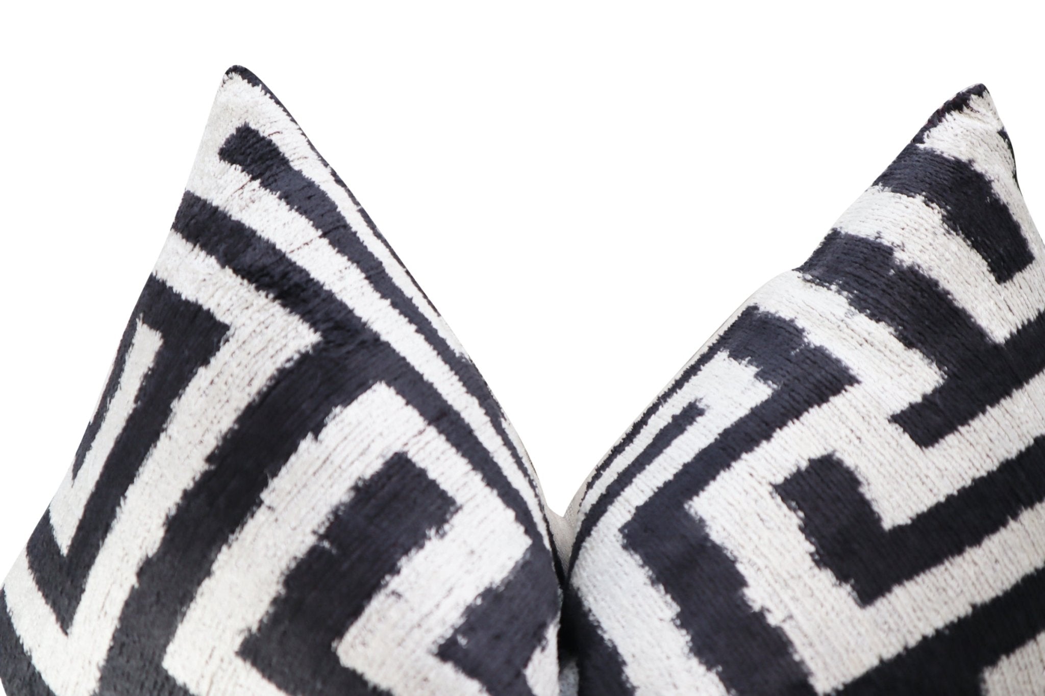 Canvello Luxury Decorative Black White Throw Pillow | 16 X 24 In (40 X 60 Cm)