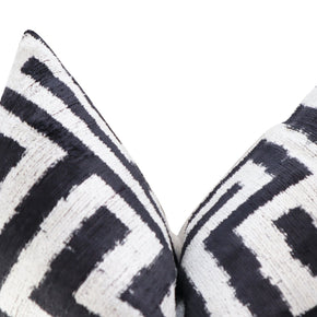 Canvello Luxury Decorative Black White Throw Pillow | 16 X 24 In (40 X 60 Cm)