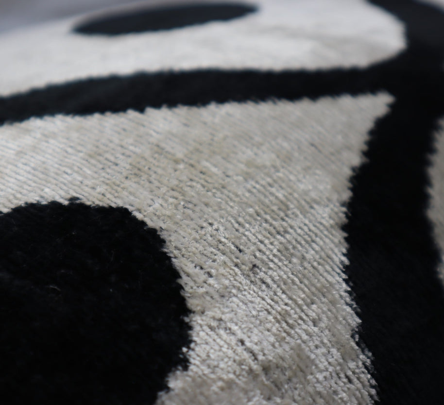 Canvello Luxury Decorative Black White Throw Pillow | 16 X 24 In (40 X 60 Cm)