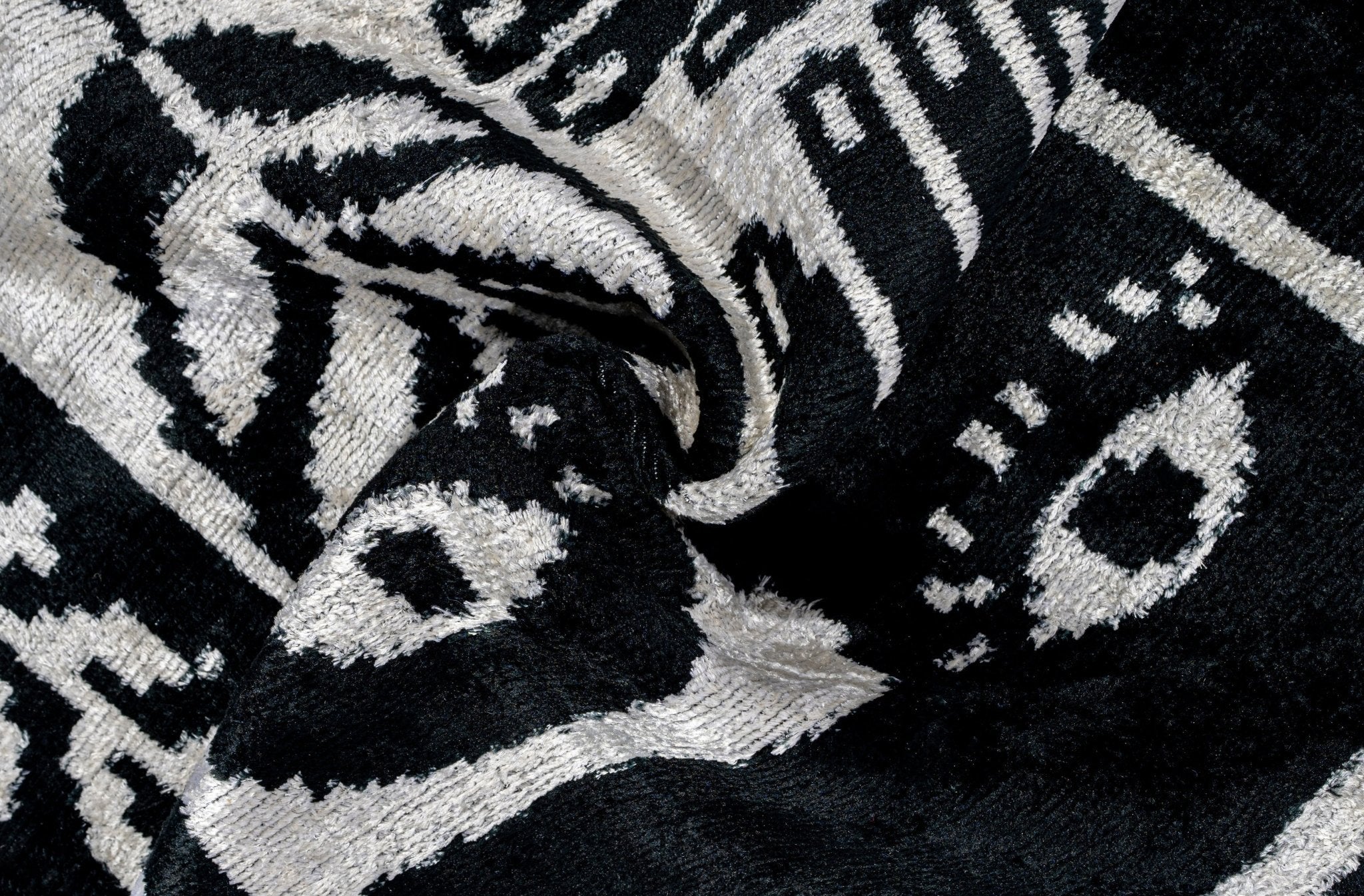 Handmade Velvet Throw Pillow With Black And White Abstract Eye Design - High-Quality 20x20 Inch Decorative Accent With Premium Down Feather Insert