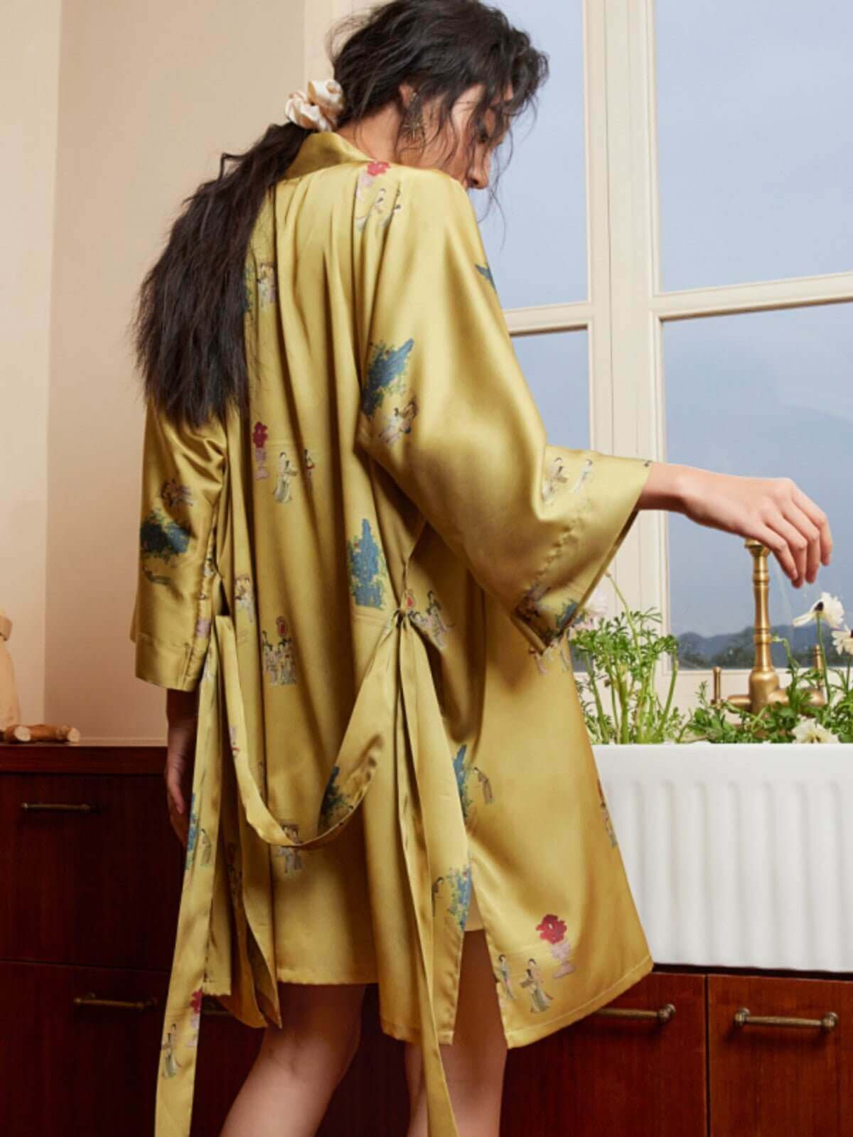 Ulivary Short Kimono Robe Murals